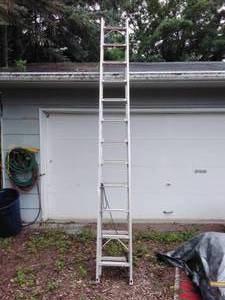 lot 212 image: Metal Extension Ladder