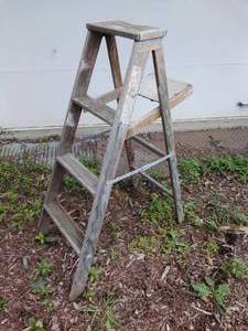lot 213 image: 4 Wooden Ladder