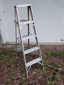 lot 215 image: 5 Metal Ladder