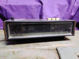 lot 234 image: Vintage Lloyd AMFM Radio with Flipping Numbers