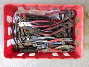 lot 167 image: Crate of Pliers
