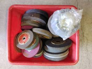 lot 177 image: Tub of Grinding Wheels
