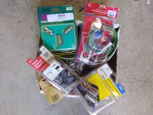 lot 189 image: Box of Towing Accessories