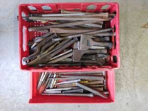 lot 195 image: Crate of Pry Bars