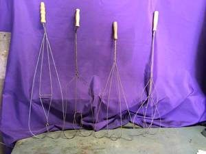 lot 10 image: 4 Rug Carpet Beaters