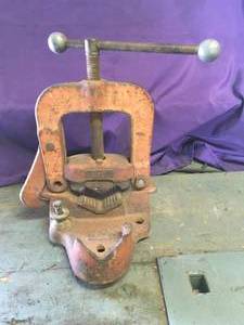 lot 16 image: Nye #3 Pipe Vise