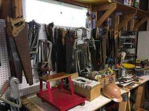 lot 351 image: Lots of wood working tools