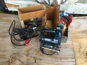 lot 355 image: Jig saws and blades