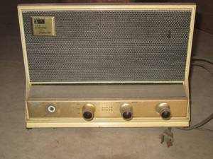 lot 61 image: Arum solid state radio...