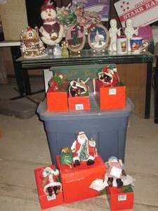 lot 68 image: Lot of Christmas dcor...