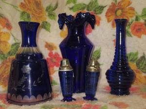 lot 69 image: Lot of blue glass...