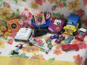 lot 72 image: Lot of vintage etoyss...