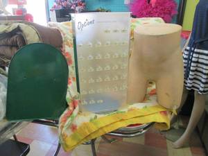 lot 94 image: 3 Retail store displays, ...