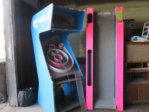 lot 1 image: Ice Ball skiball machine, appears t...