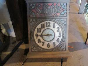 lot 9 image: Schmidt Beer clock...