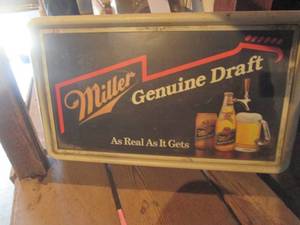lot 20 image: Miller Genuine Draft lighted beer s...