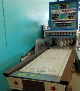 lot 203 image: United Orbbit Bowling Arcade Game ...