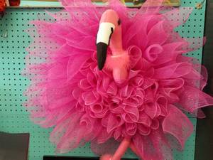 lot 227 image: Flamingo Wreath 33...