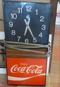 lot 267 image: Coca Cola Clock 10 x 21 powers on ...