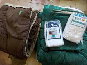 lot 277 image: Lot of King Size Comforters and Bed...
