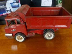 lot 301 image: Vintage Metal Toy Dump Truck 12 lo...