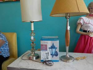 lot 305 image: 2 Lamps and a small Wall Lantern Fi...