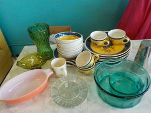 lot 309 image: Dishes (set of 4 with grapes) and G...