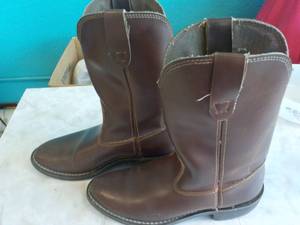 lot 310 image: Cowboy Boots guessing Mens Size 8...