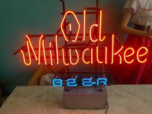 lot 326 image: Old Milwaukee Neon Sign- Lights Wor...