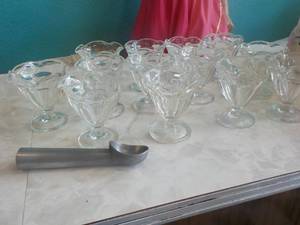 lot 331 image: 13 Sundae Glasses and Ice Cream Sco...