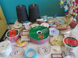 lot 352 image: Ribbon and Dcor...