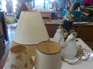 lot 355 image: Ceiling Lights, Lamp and Lamp Shade...
