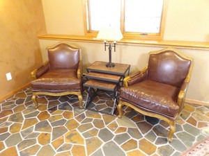 lot 17 image: 2 Leather Chairs, Tables and Lamp Sitting Area