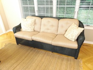 lot 27 image: Lloyd Flanders Green Wicker Sunroom Couch