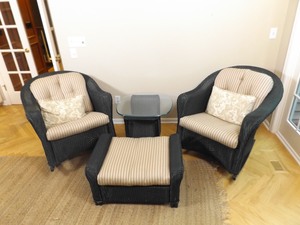 lot 28 image: Lloyd Flanders Green Wicker Sunroom 2 Chair, Table and Ottoman Set