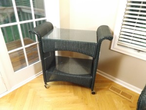 lot 29 image: Lloyd Flanders Green Wicker Sunroom Tea Cart