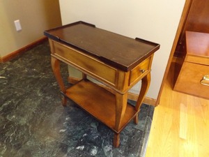 lot 59 image: Small Wood End Table