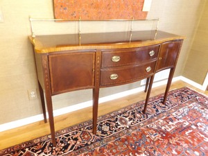 lot 62 image: Ethan Allen Queen Anne Mahogany Buffet