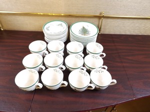 lot 74 image: Newer Spode Christmas Cordial and Desert Set