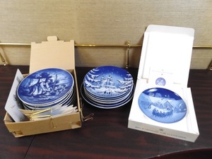 lot 77 image: Lot of Vintage Christmas Collector Plates