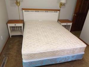 lot 88 image: Thomasville Queen Headboard and Nightstand Set