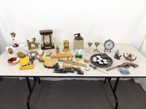lot 100 image: Lot of Misc Antiques, Collectibles, Decor, etc.