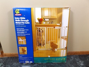 lot 48 image: New in Open Box Top Paw Extra Wide Walk Through Animal Gate