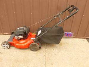 lot 23 image: Snapper self propelled mower with bag. Good condition. Tested & works. As shown.