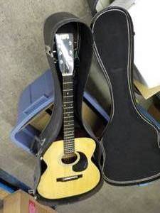 lot 2 image: Aspen Guitar in a hard case ...