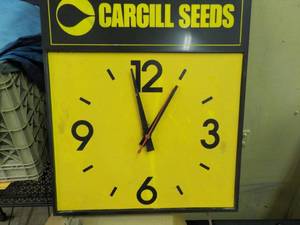 lot 9 image: Cargill Seeds Clock tested and wor...