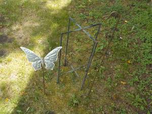 lot 16 image: Plant Stand, Butterfly and Metal Ho...