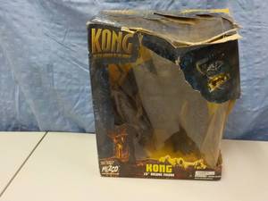 lot 23 image: Mezco 15 King Kong Deluxe Figure 2...
