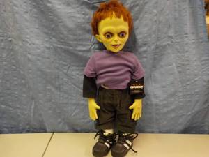 lot 25 image: Seed of Chucky Doll 27 tall no bo...