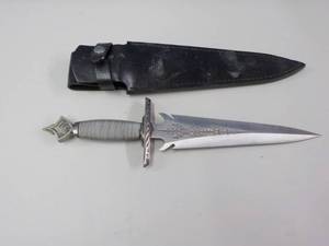 lot 27 image: Decorative 15 long Knife in case...